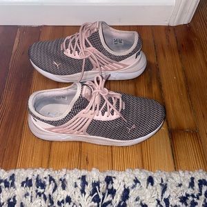 EUC PUMA woman’s pacer future sneaker